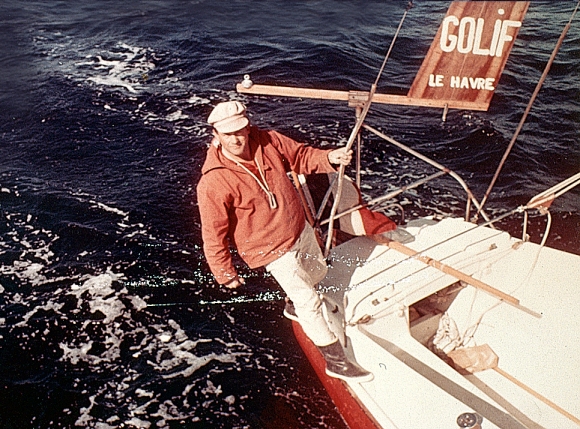 Le navigateur Jean Lacombe sur son Golif des chantiers Jouët