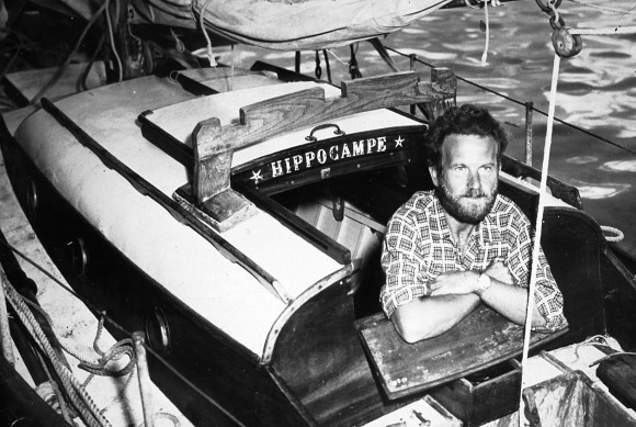 Jean Lacombe sur son premier bateau "Hippocampe" en 1954
